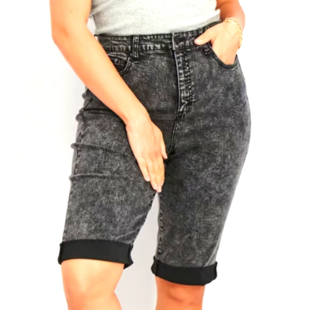FRAYED Black High-Rise Shorts